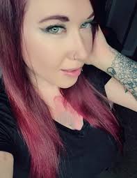 Hi I'm Ashley, 31, from SC. I have a daughter and a bf. Only time I go out  is to get in my wrangler and head to the mountains to be in