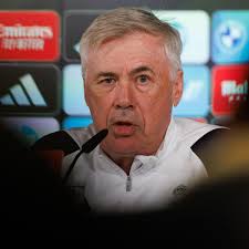 Ancelotti: “A Vinicius le dan patadas, le insultan... ¿y él qué tiene que  hacer?”