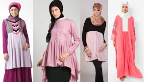 Baju ibu hamil yang lucu ini biasanya terletak pada desainnya yang ditambahkan gambar gambar yang lucu tepat di bagian perut. Model Baju Hamil Muslimah Hijabfest