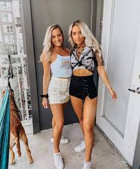 Tailgate outfit alabama football alabama baby university of alabama down south alabama crimson tide roll marshall university university of alabama virginia university game day shirts alabama crimson tide ruffle blouse my. 14 Insanely Cute College Game Day Outfits Worthy Of An Instagram Picture By Sophia Lee
