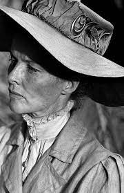 Rare Photos From The Filming Of The African Queen In 1951 Two Of The World S Most Beloved And Highest Katharine Hepburn African Queen Katherine Hepburn