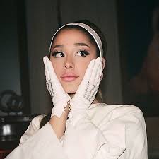 Ariana grande ретвитнул(а) billboard charts. Arianna Grande Announces Engagement With Senti Insta Post Journal