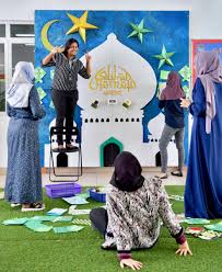 Palmex malaysia is the only specialized palm oil event in asia that brings together an international congregation of both upstream and downstream palm online. Ispkl On Twitter Bahasa Malaysia Teachers Working Hard To Decorate The School For The Hariraya Celebrations