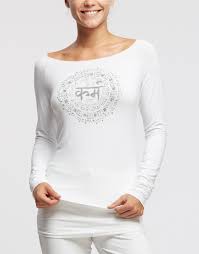 See your favorite tupac shirts and v necks shirts discounted & on sale. Yoga Langarm T Shirt Aman Sanskrit Temps Danse