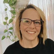 Jennifer Bettin's Instagram, Twitter & Facebook