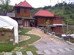Located in lembang, bantal guling villa bandung is near the boardwalk. Bantal Guling Villa