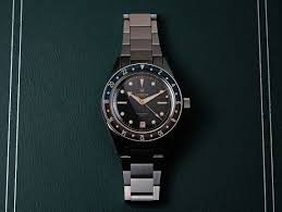 En esta entrada voy a introducir la micro marca lorier, fundada en el 2018 pero ya bien establecida gracias a una. In Review Lorier Hyperion Gmt Watch