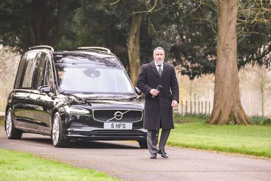 Why Do We Page The Hearse? Paging the hearse is a tradition deeply rooted  in history. Years ago, hearses were horse-drawn and the funeral director  would walk in front of the hearse.