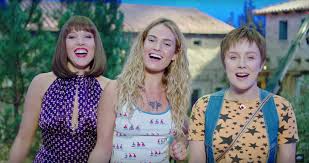 Аманда сайфред, лили джеймс, кристин барански и др. Lily James Reveals What Made Her Wince During Mamma Mia 2