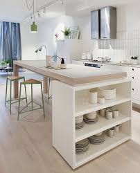 cuisine blanche design avec ilot central ouverte sur le sejour estmagazine com a white kitchen furniture kitchen island design home kitchens
