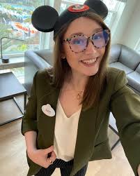 CMN Student Spotlight: Halle Mack (she/her) Major: PRAD Minor: Digital  Marketing Hometown: Tinley Park, IL "I am a transfer student here at DePaul  University. Joining the College of Communication has allowed me