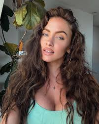 Barbara Moreland's Instagram, Twitter & Facebook