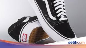 Originally know as vans #44 deck shoes, the authentic became an immediate cult icon, and has embodied our off the wall attitude ever since. Perbedaan Vans Ori Dan Kw Yang Bisa Dilihat Dengan Tepat Dan Mudah