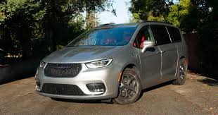 27,634 chrysler pacifica hybrid minivans from the 2017 through 2020 model years. 2021 Chrysler Pacifica Hybrid Review Practical Plug In Roadshow