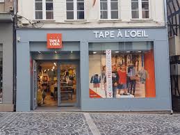 Tape à l'oeil propose gratuitement le patron de la salopette de sa dernière collection. Commerce De Pont Audemer 27 Tape A L Oeil