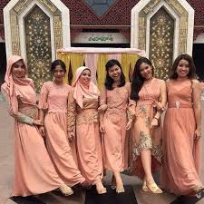 Ketahui teknik berkesan untuk menguasai ilmu jahitan baju kurung seperti pakar dan bagaimana ianya mampu menjana wang sampingan dari keselesaan rumah anda. 900 Kebaya Baju Kurung Ideas Kebaya Batik Kebaya Kebaya Lace