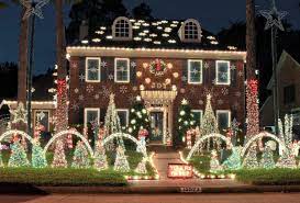 She has become a christmas expert and has hosted holiday bus tours. Best Christmas And Holiday Light Displays In Houston Neighborhoods For 2020 Mommypoppins Things To Do In Houston With Kids