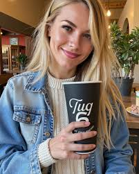 Elle (@elleinkelowna) • Instagram photos and videos