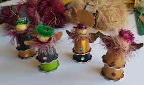 In a few steps, turn cards into darling globes that lock together, ready to twirl. Turn Your Used Coffee Capsules Into Recycled Christmas Decorations Curious And Geeks