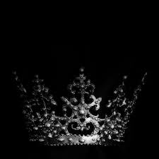 Black And White Crown Aesthetic My Heart Beats In Drum Breakdowns Crown Aesthetic Dark Aesthetic Black Aesthetic