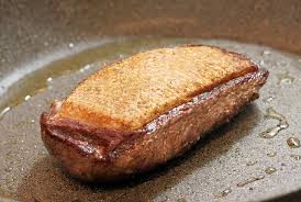 Knusprige Entenbrust In Der Pfanne Und Backofen Zubereitet Haut Angebraten Knusprige Entenbrust Rezept Entenbrust Entenbrust Backofen