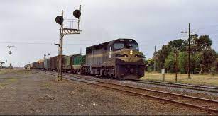 Today S Historic Pic Vline Heavy Freight Loco C504 Hauls An Interstate Freight From Melbourne To Adelaide At Poconos Melbourne To Adelaide Historical Photos