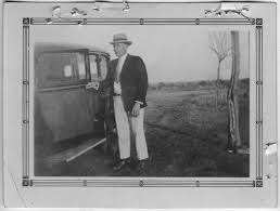 Walter Falls by an Automobile]