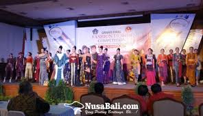 Mode pakaian dengan kain tenun endek. Nusabali Com Badung Angkat Kain Tenun Endek Lewat Lomba Desain
