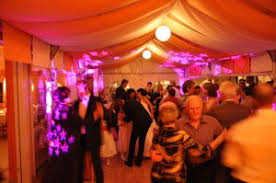 Der langwieder see ist durch seine einzigartige lage in der natur der perfekte ort, um sich in um ihrer hochzeit am see in der nähe von münchen auch optisch einen zauberhaften rahmen zu. Hochzeit Im Hotel Langwieder See Mit Hochzeits Dj Munchen Sound4light