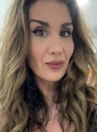 Anna Manis's Instagram, Twitter & Facebook