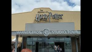 Discover the iconic hogwarts great hall and explore the forbidden forest, all before boarding the original hogwarts express at platform 9 ¾ and wandering down diagon alley. The Harry Potter Studio Tour Warner Bros Studio Tour London Full Experience Youtube