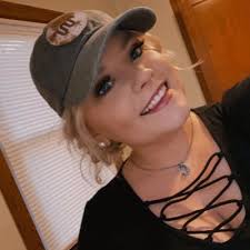 Hayley Combs (@Hayley_Carolyn)