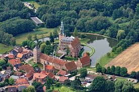 It offers a good restaurant more or less in the. Schloss Raesfeld Wikipedia