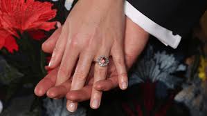 Glück ist liebe, nichts anderes. Prinzessin Eugenie Von York Ist Verlobt Noch Eine Royal Hochzeit 2018