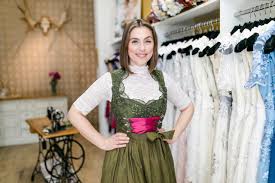 For australia, the ee20 diesel engine was first offered in the subaru br outback in 2009 and subsequently powered the subaru sh forester, sj forester and bs outback. Dirndl Liebe Aus Munchen Uber Die Wiesn Trends 2019 Bridal Times