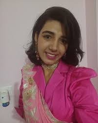 Komal Gill's Instagram, Twitter & Facebook