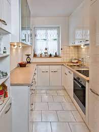Dabei soll das design zeitgemäß sein, ohne das budget zu sprengen. Kuche U Form Klein Elegant Wir Renovieren Ihre Kuche Kleine Schmale Kueche Kitchen Design Kitchen Design Small Home Decor Kitchen