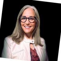 Amanda Zarate's Instagram, Twitter & Facebook