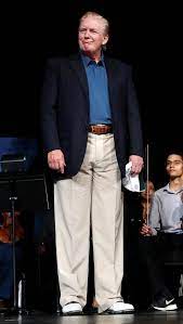 Jokes aside, no, donald trump isn't wearing his pants backward here. Donald Trump Wears Baggy Khakis In Virginia Why Are Donald Trump S Chinos So Big