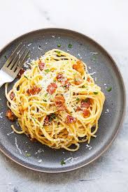 Spaghetti Carbonara Cheesy And Delicious Easy Weeknight Spaghetti Carbonara Carbonara Pasta Italian Pasta Recipes