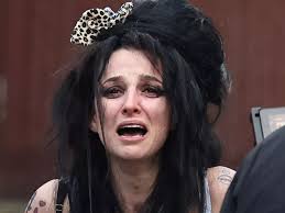 Amy Winehouse fans vow to boycott trauma porn after glimpses of  distressed singer - The Mirror