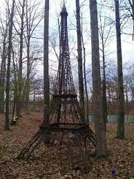 The Eiffel Tower Model In The Backyard Of A Westside Columbus Ohio Resident Tower Models Paris Theme Eiffel Tower