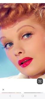 She has the most perfect face!! Gorgeous!! 🥰