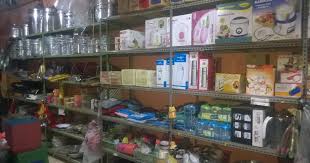 Dia pemilik usaha sekaligus juga pemilik tokonya. Toko Alat Rumah Tangga Desain Rumah Minimalis 2019