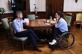 El 10 de diciembre de 2015 asumió como vicepresidenta de la nación argentina, tras imponerse junto con mauricio macri en las elecciones presidenciales de 2015. Recibi En Mi Oficina A Marcos Pena Gabriela Michetti Facebook