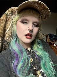 kris (@gloomgoth) • Instagram photos and videos