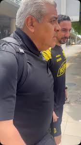 #BSC 🟡 Héctor Islas 🇲🇽 llegó a #Guayaquil para sumarse al Cuerpo Técnico  de Segundo Castillo👨🏻‍🏫, @mariomendozam3 📹