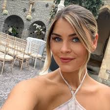 Annie Singer's Instagram, Twitter & Facebook