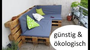 Ein palettensofa zu bauen ist super einfach. Diy Gunstiges Palettensofa Fur Den Balkon Kissen Bezuge Paletten Couch Paletten Kissen Paletten Polster