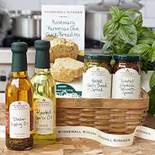 Uncle giuseppe's marketplace carries only the finest quality ingredients for our handcrafted baskets from trusted brands like godiva, perugina, nutella, stonewall kitchen, and more. Gift Baskets For Men The Perfect Valentine S Day Gift For Him